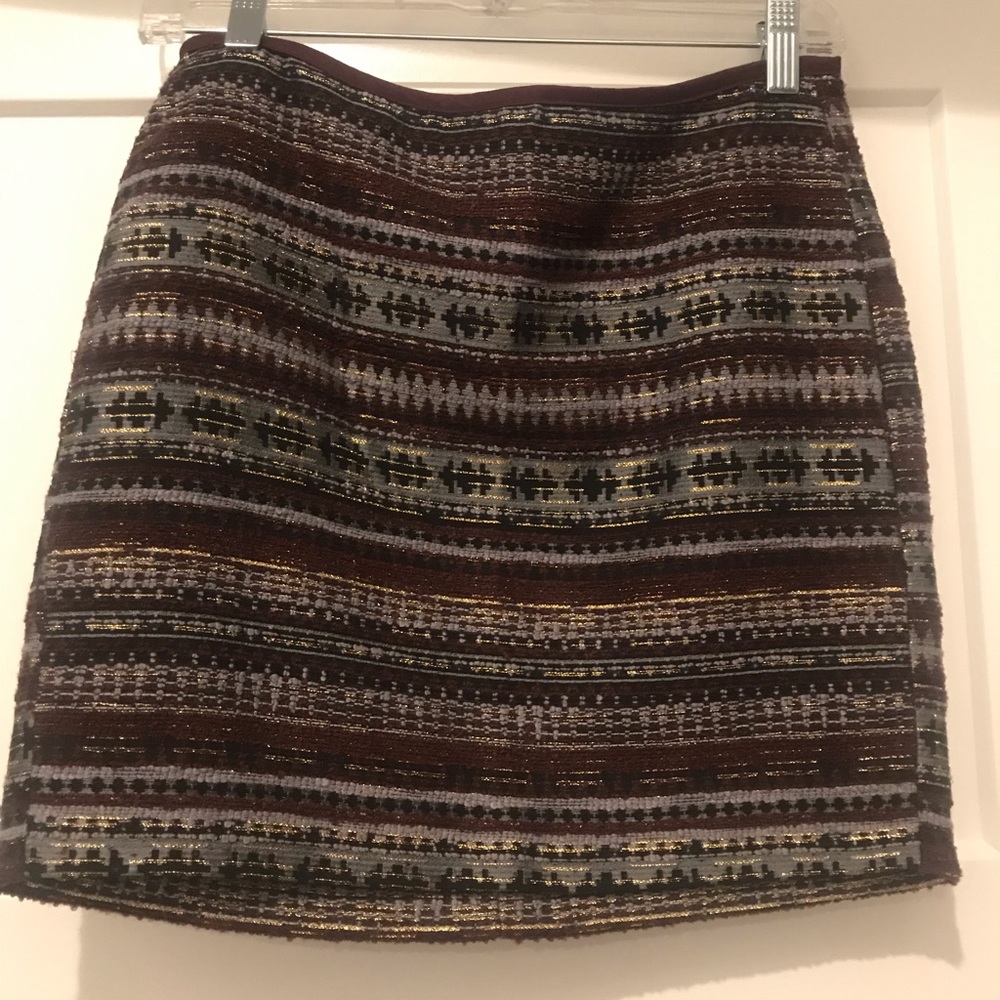 H&M burgundy textured skirt